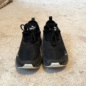 Black Puma sneakers - size 7